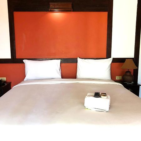 Hotel Sutus Court 7 à Pattaya Extérieur photo