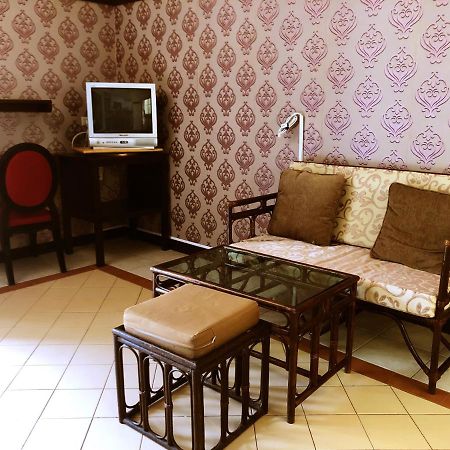 Hotel Sutus Court 7 à Pattaya Extérieur photo