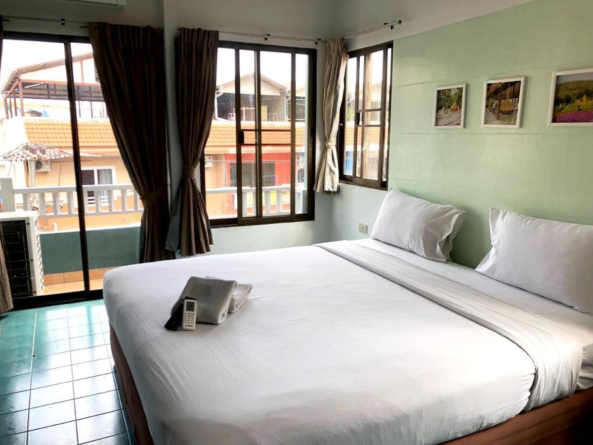 Hotel Sutus Court 7 à Pattaya Extérieur photo