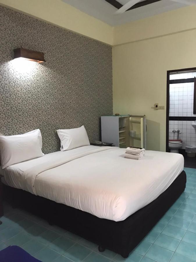 Hotel Sutus Court 7 à Pattaya Extérieur photo