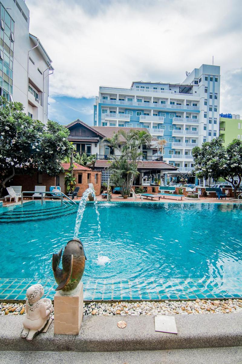 Hotel Sutus Court 7 à Pattaya Extérieur photo