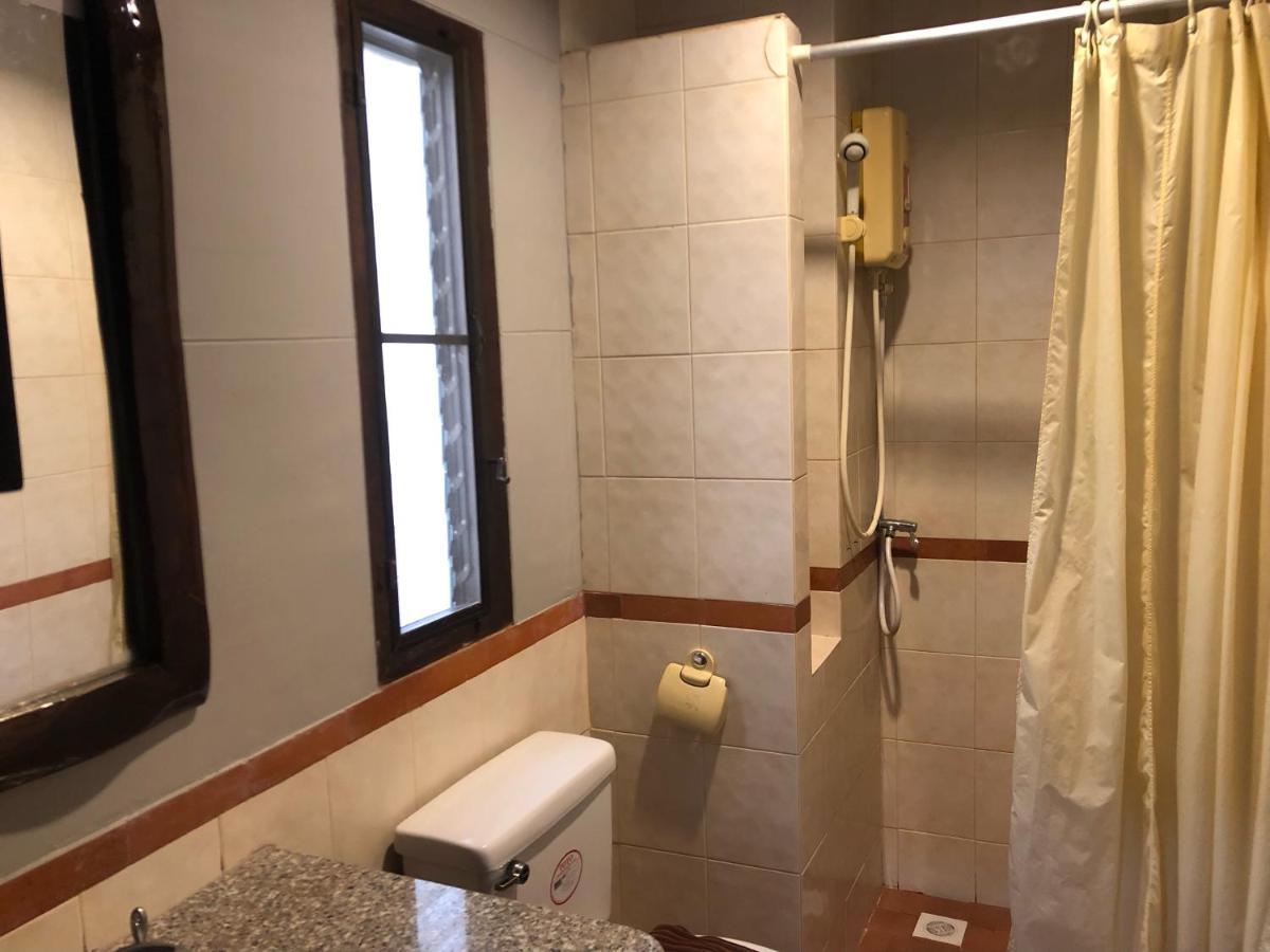 Hotel Sutus Court 7 à Pattaya Extérieur photo